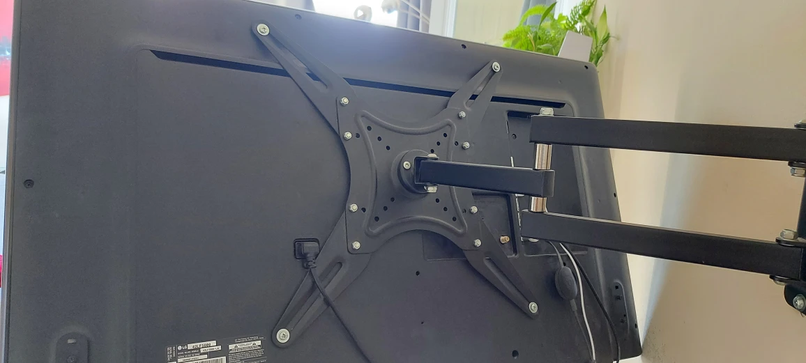 LG 42" tv - photo 2