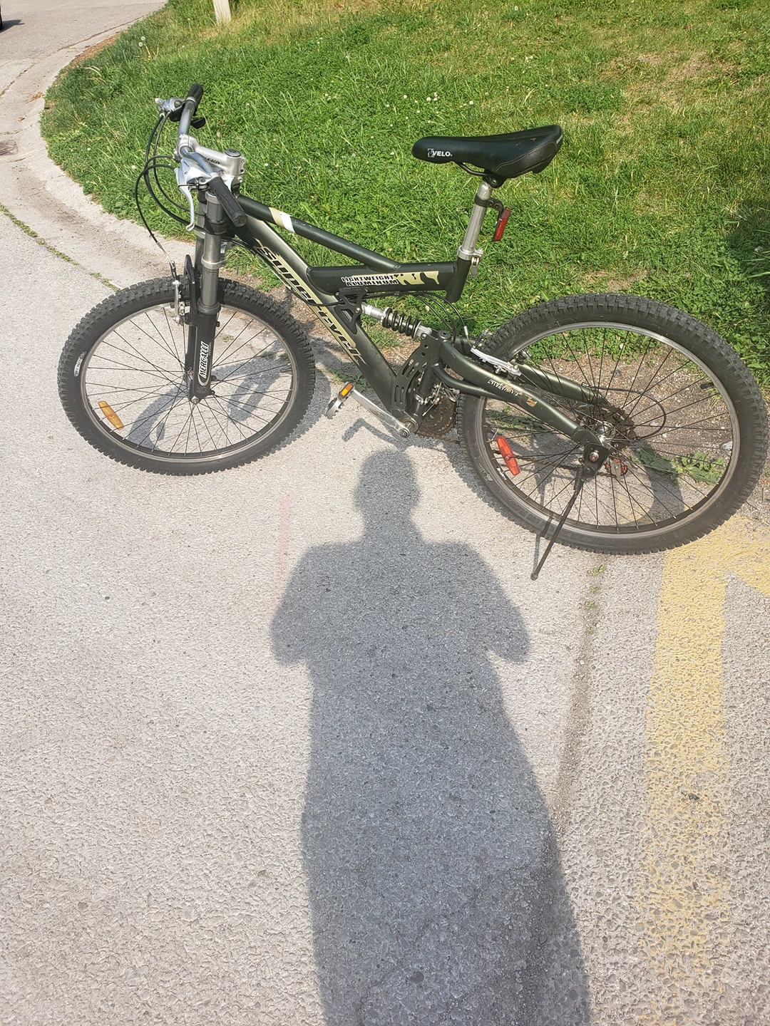 Amazing Tuff Adult Mountain Bike thumbnail