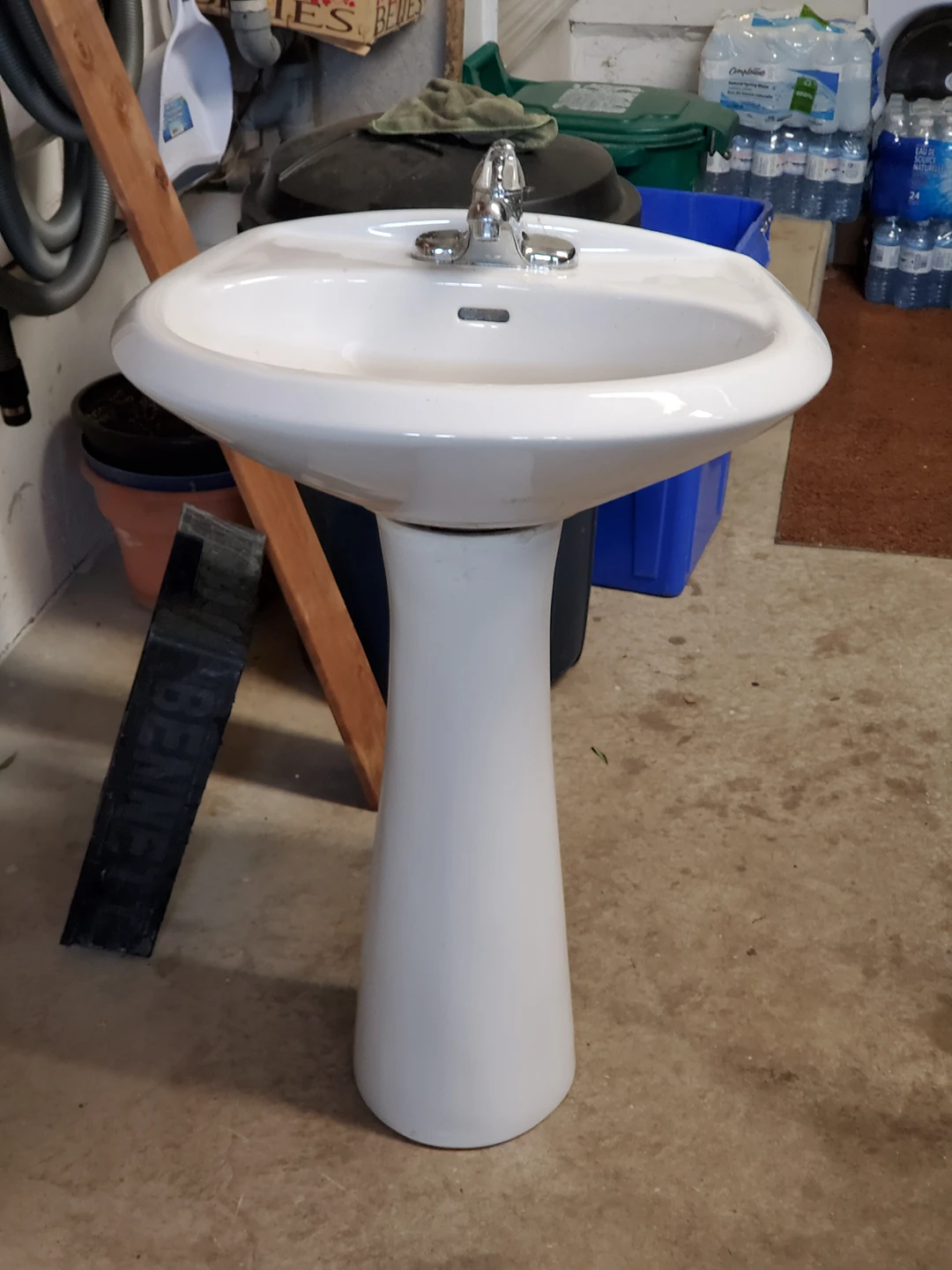 Pedestal Sink with Faucet