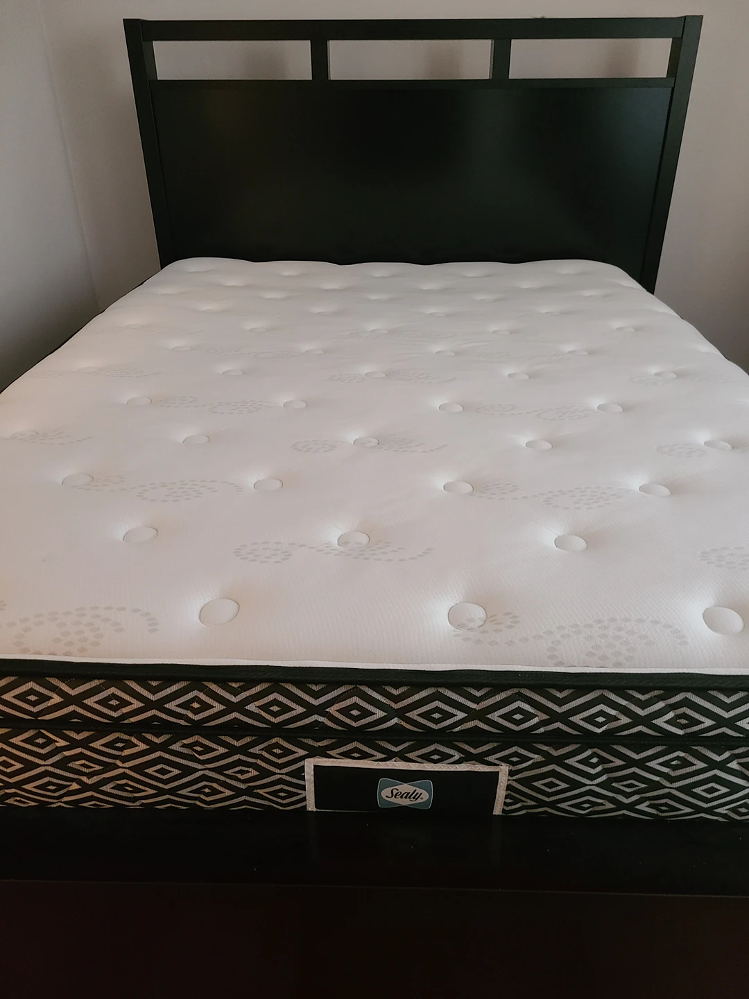 Sealy mattress and bed frame Leon's - photo 2