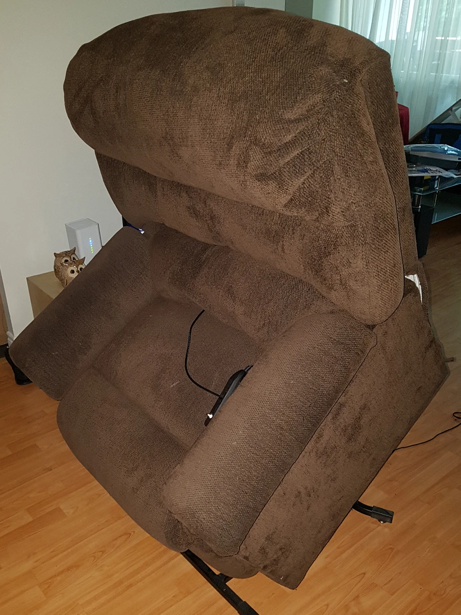 Excellent Condition Brown Power Recliner - photo 3