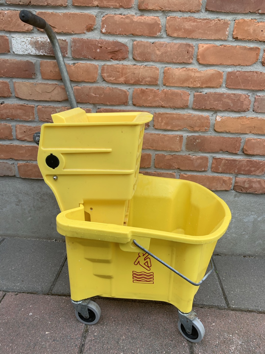 Mop Bucket with Wringer
