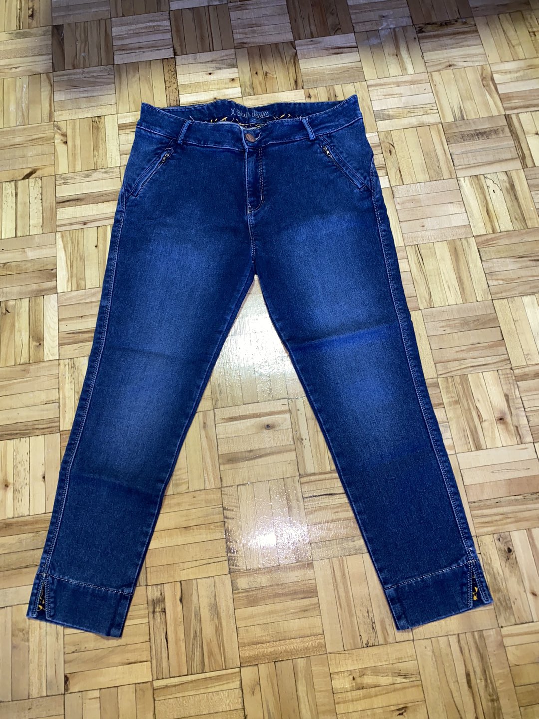 Jeans / Denims
