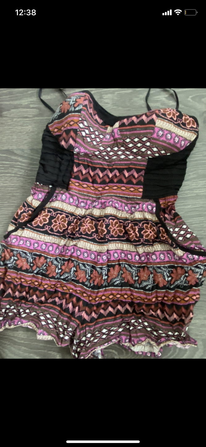 Moving Sale - Tops & Pants image indicator(3)