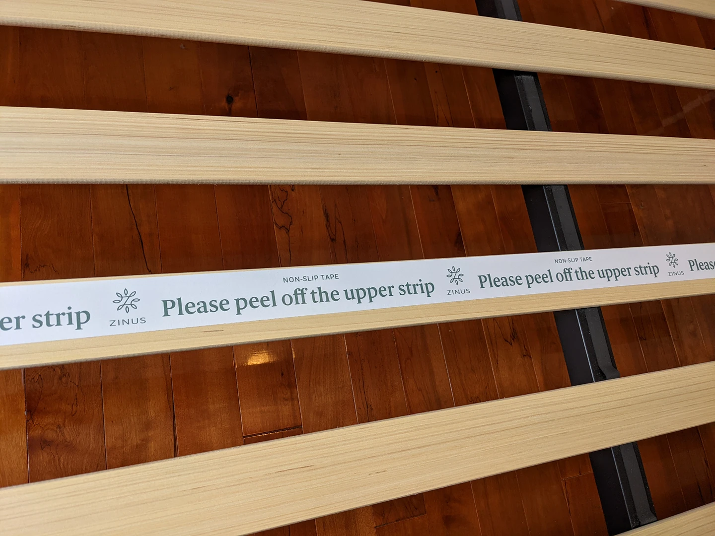 Zinus bedframe (king) - photo 3