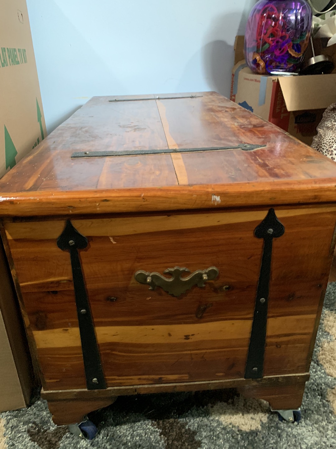 Cedar chest with wheels - photo 3