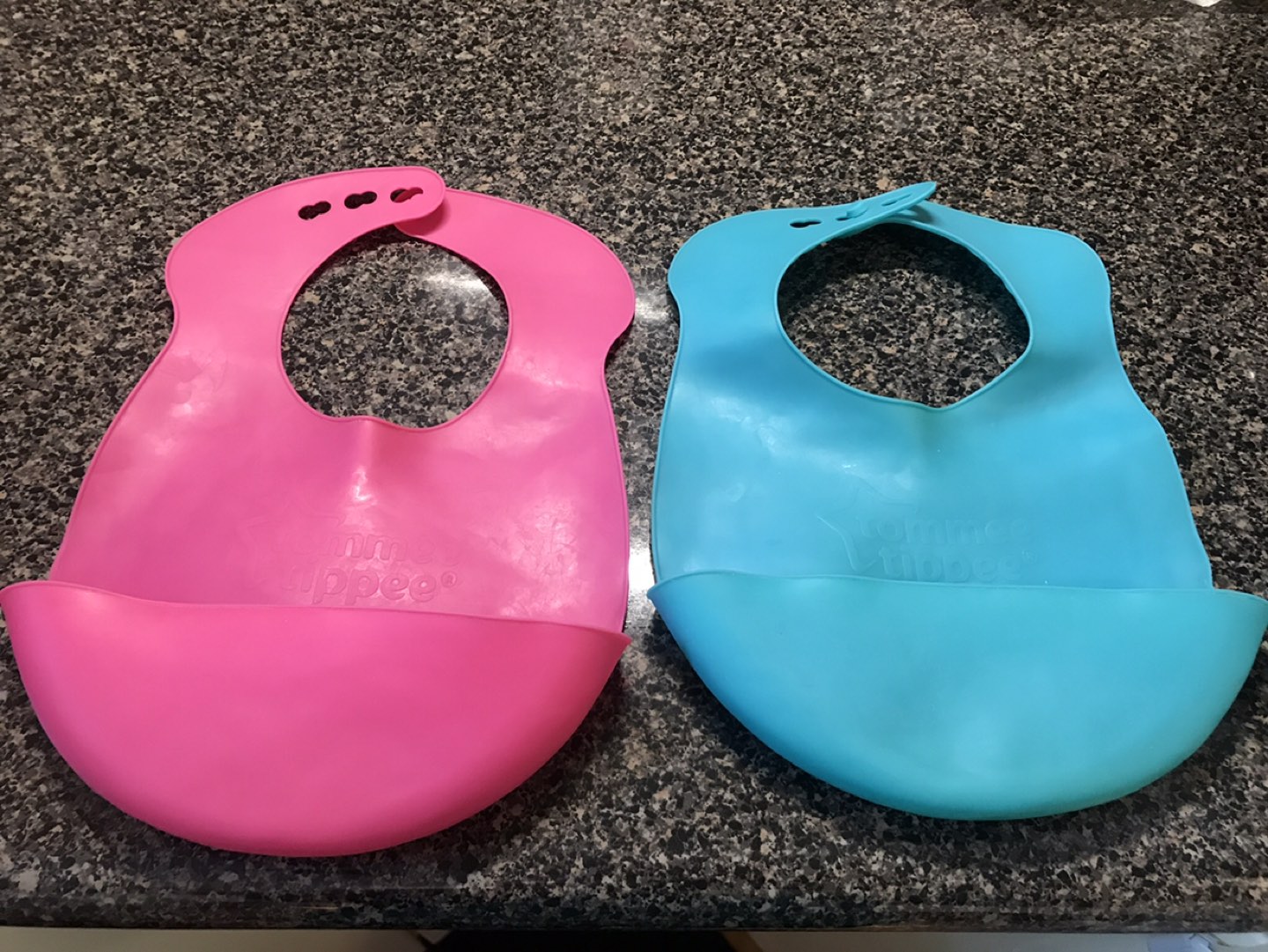 #Free Baby dining bib thumbnail