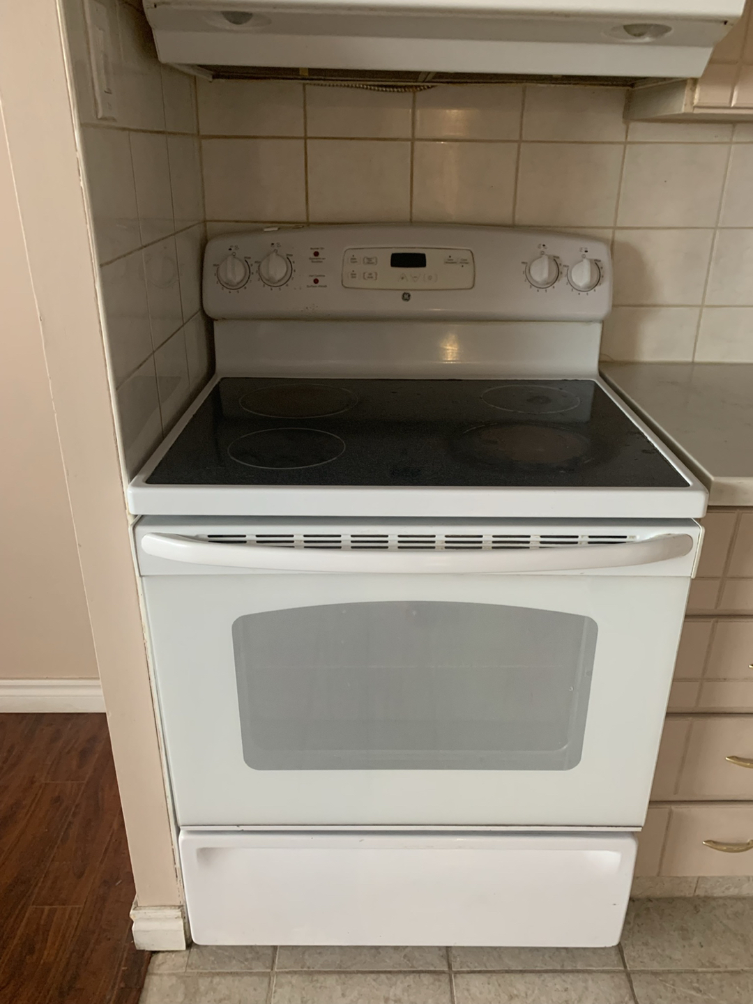 Refrigerator and stove for sale - photo 3