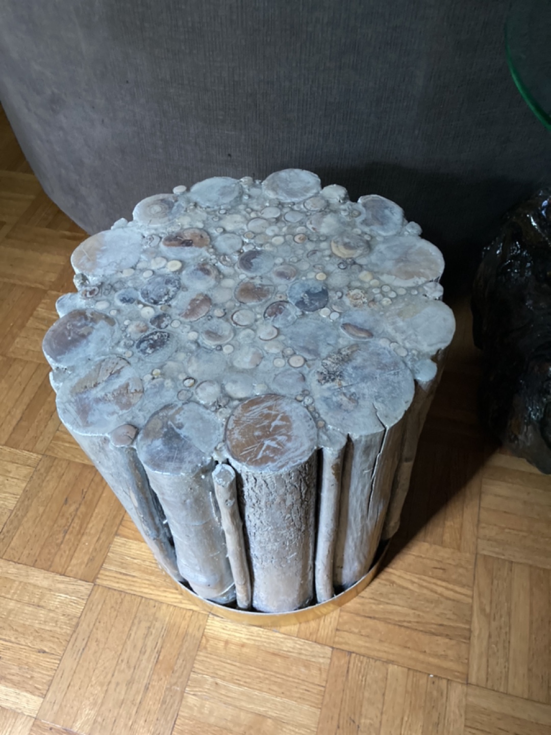 Live edge log side table image indicator(4)