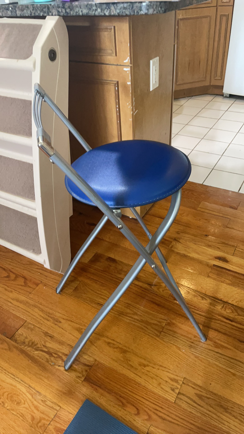 Folding bar stool