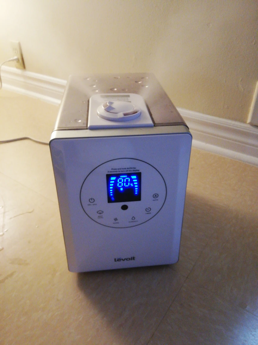 LEVOIT humidifier with remote control thumbnail