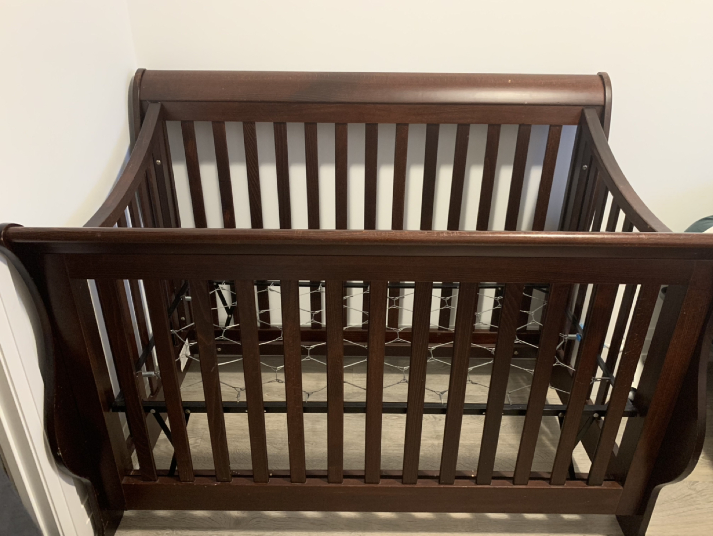 Free baby crib thumbnail