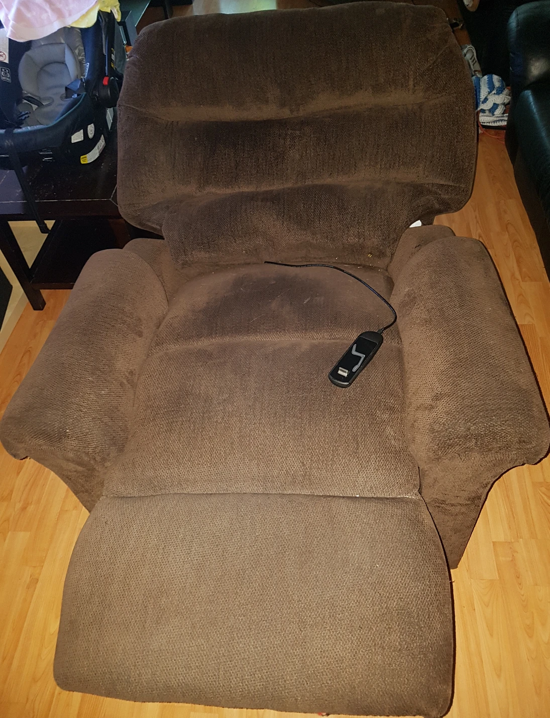 Excellent Condition Brown Power Recliner - photo 4