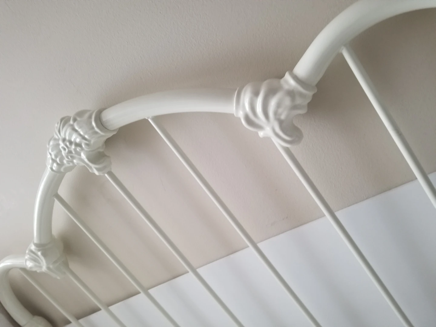 White Headboard image indicator(2)