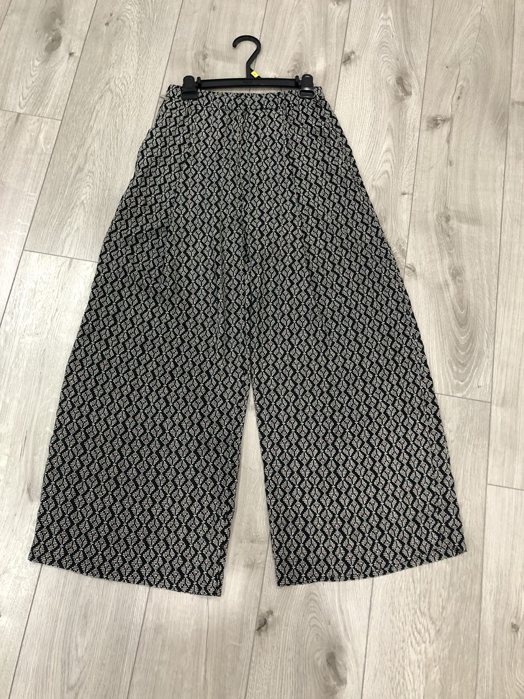 H&M Elastic waisted Solid wide leg pants thumbnail