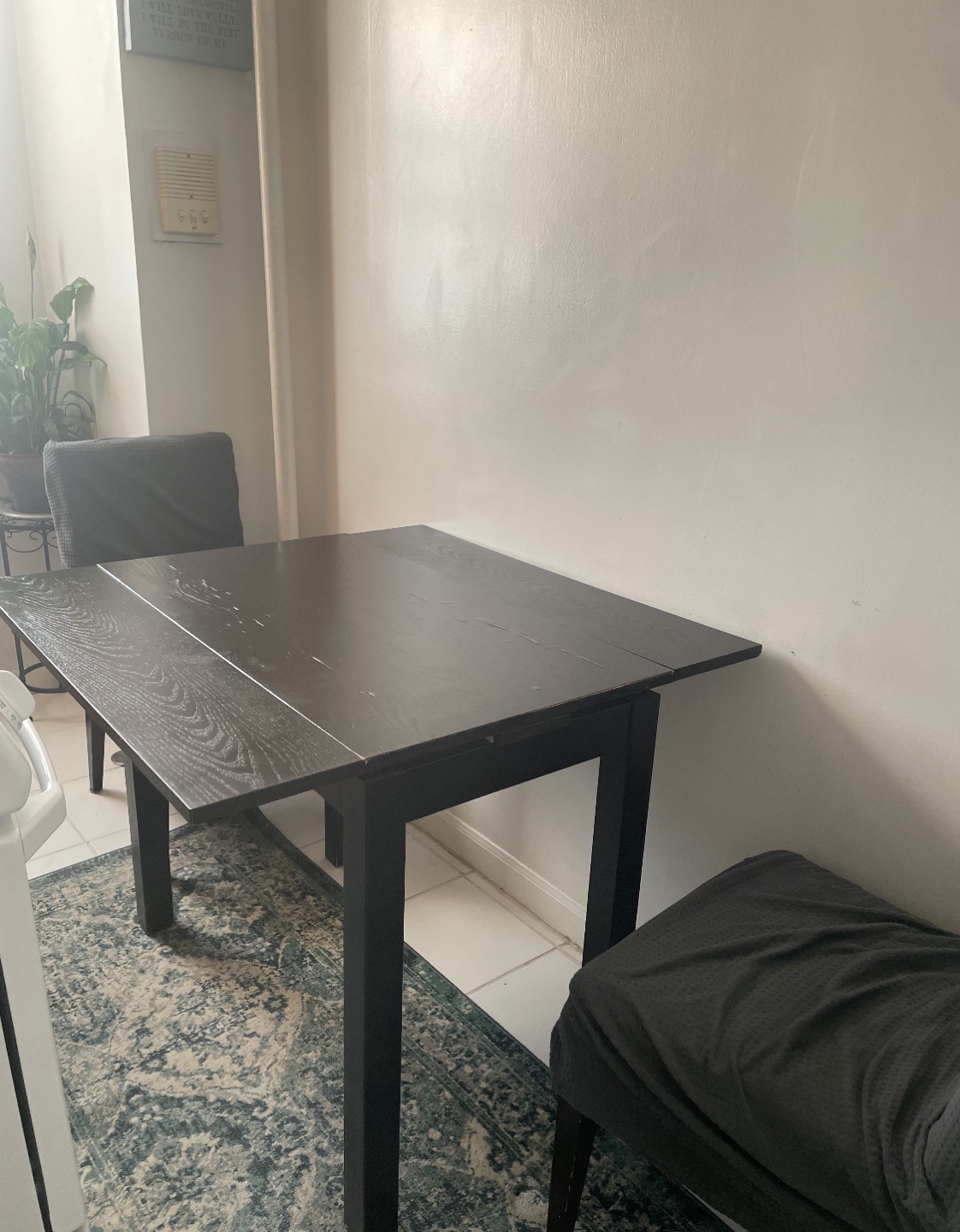 Table and chairs 