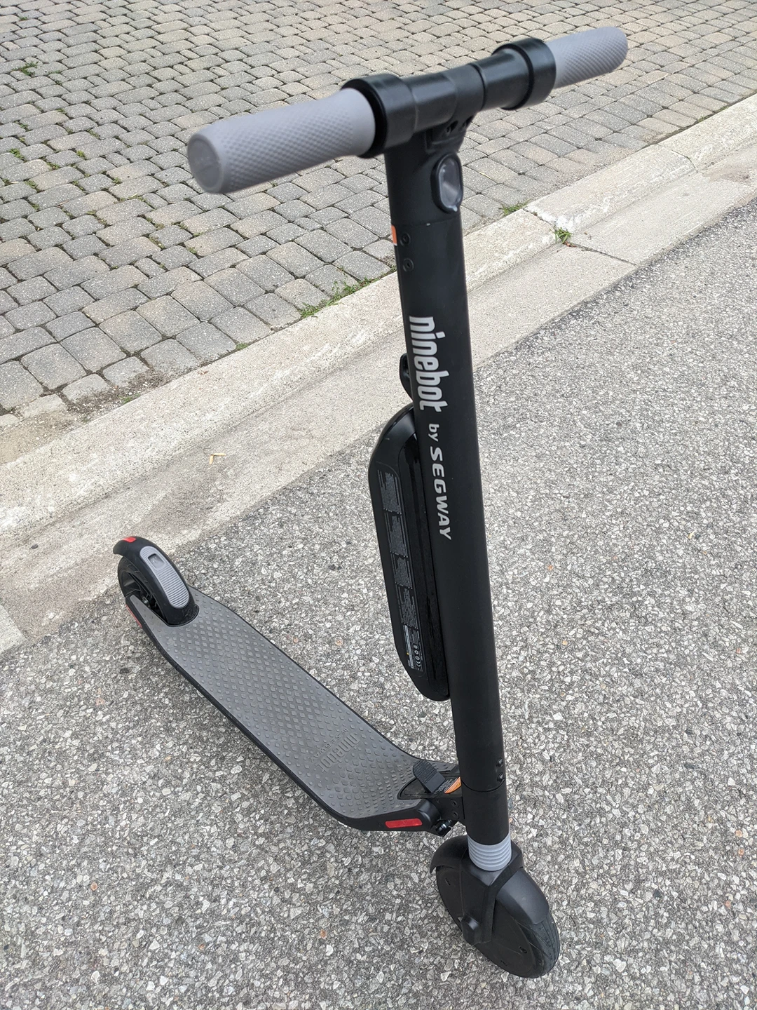 Ninebot Kickscooter by Segway (ES3) thumbnail