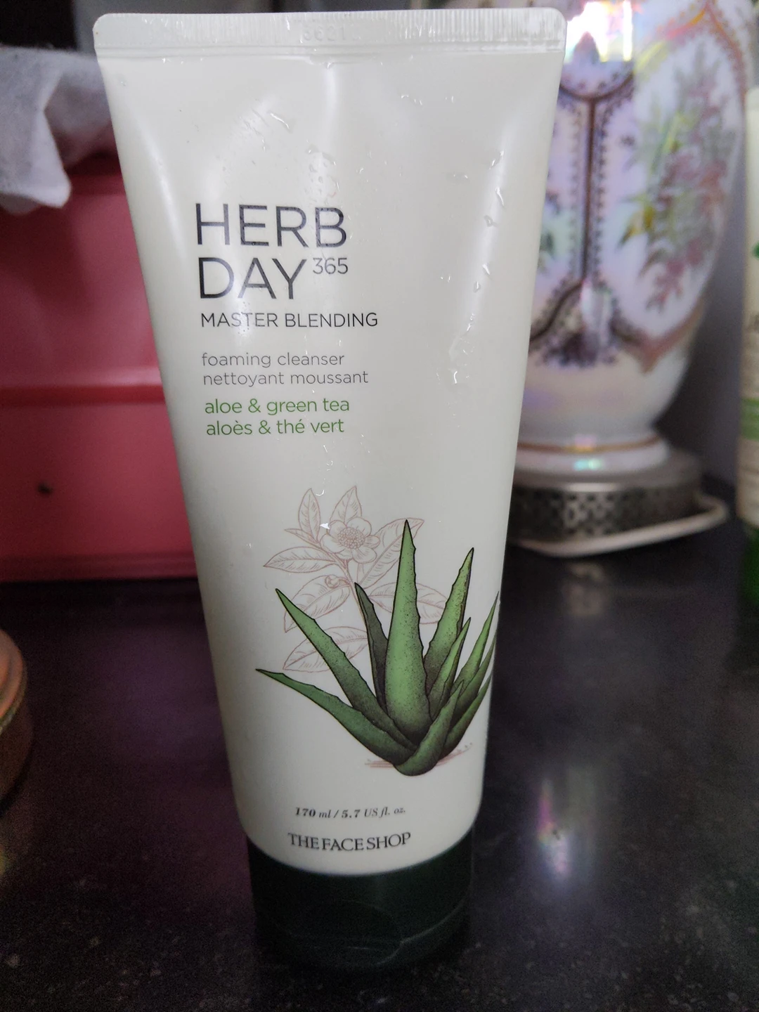 face shop - foaming cleanser aloe and green tea image indicator(2)