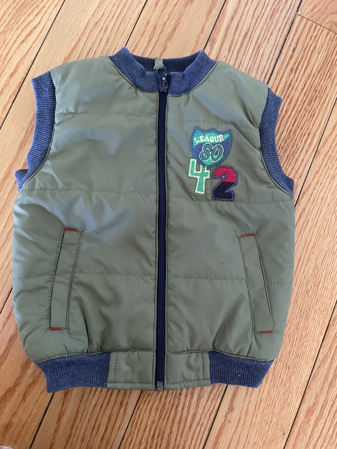 Free Vest 12/18months thumbnail