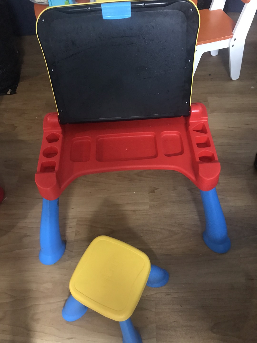 New 2021 Vtech learning desk  - photo 2
