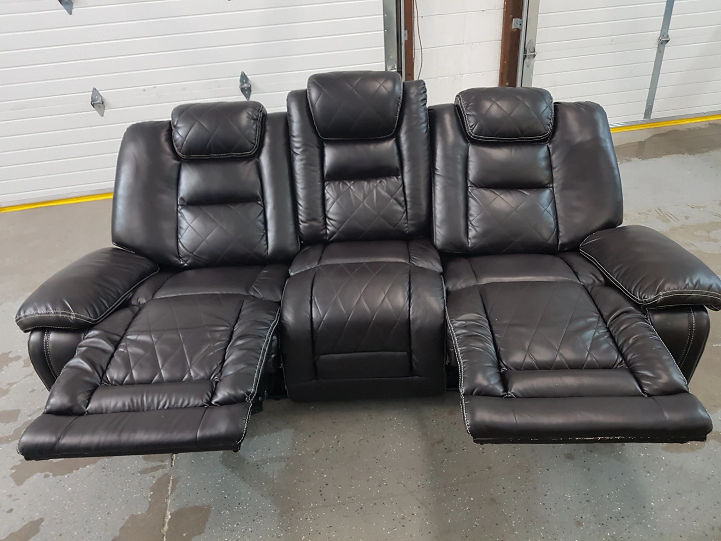 Free Delivery*🚚Black Faux Leather Recliner