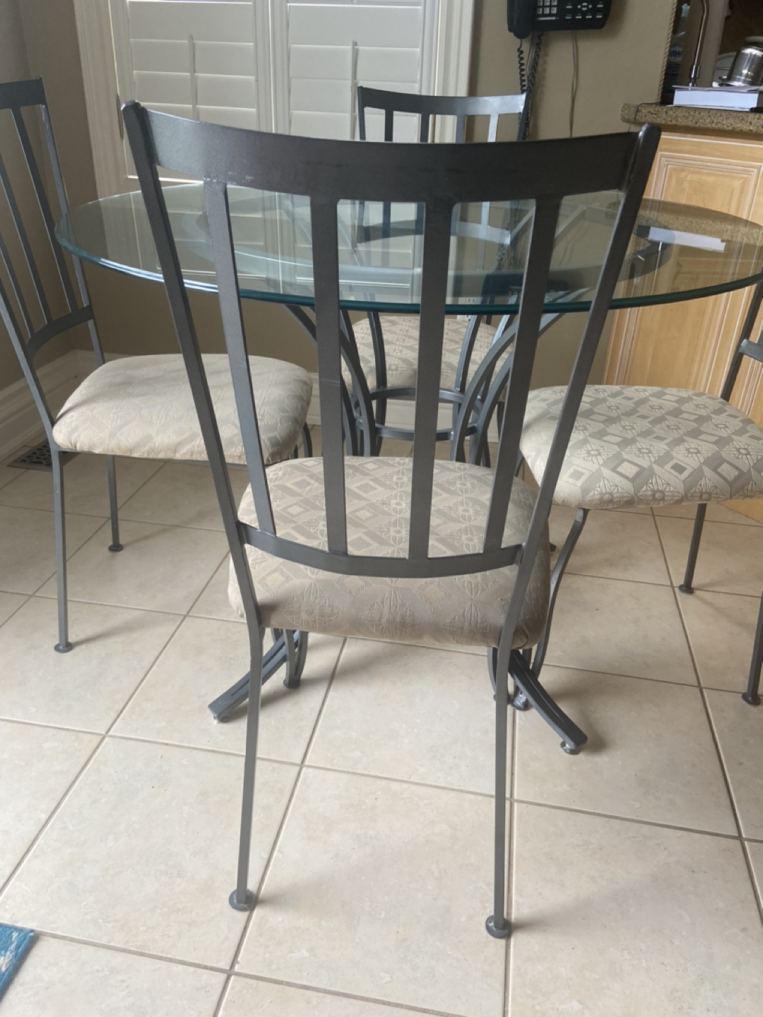 42” kitchen table and chair set  - photo 4
