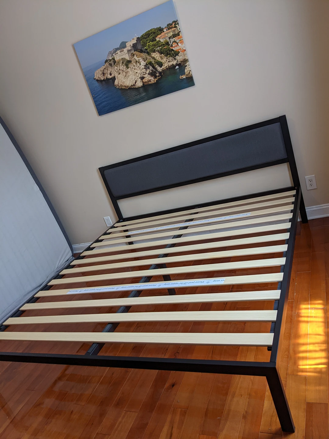 Zinus bedframe (king) - photo 2