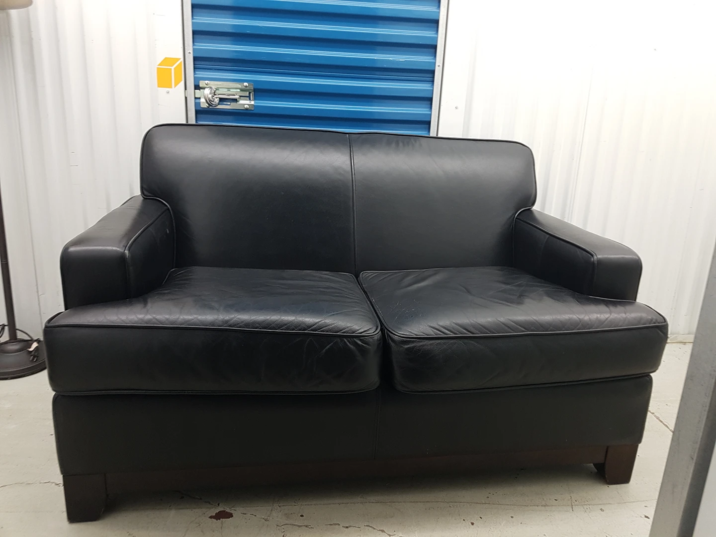 Great Condition  Black Leather Loveseat - photo 2