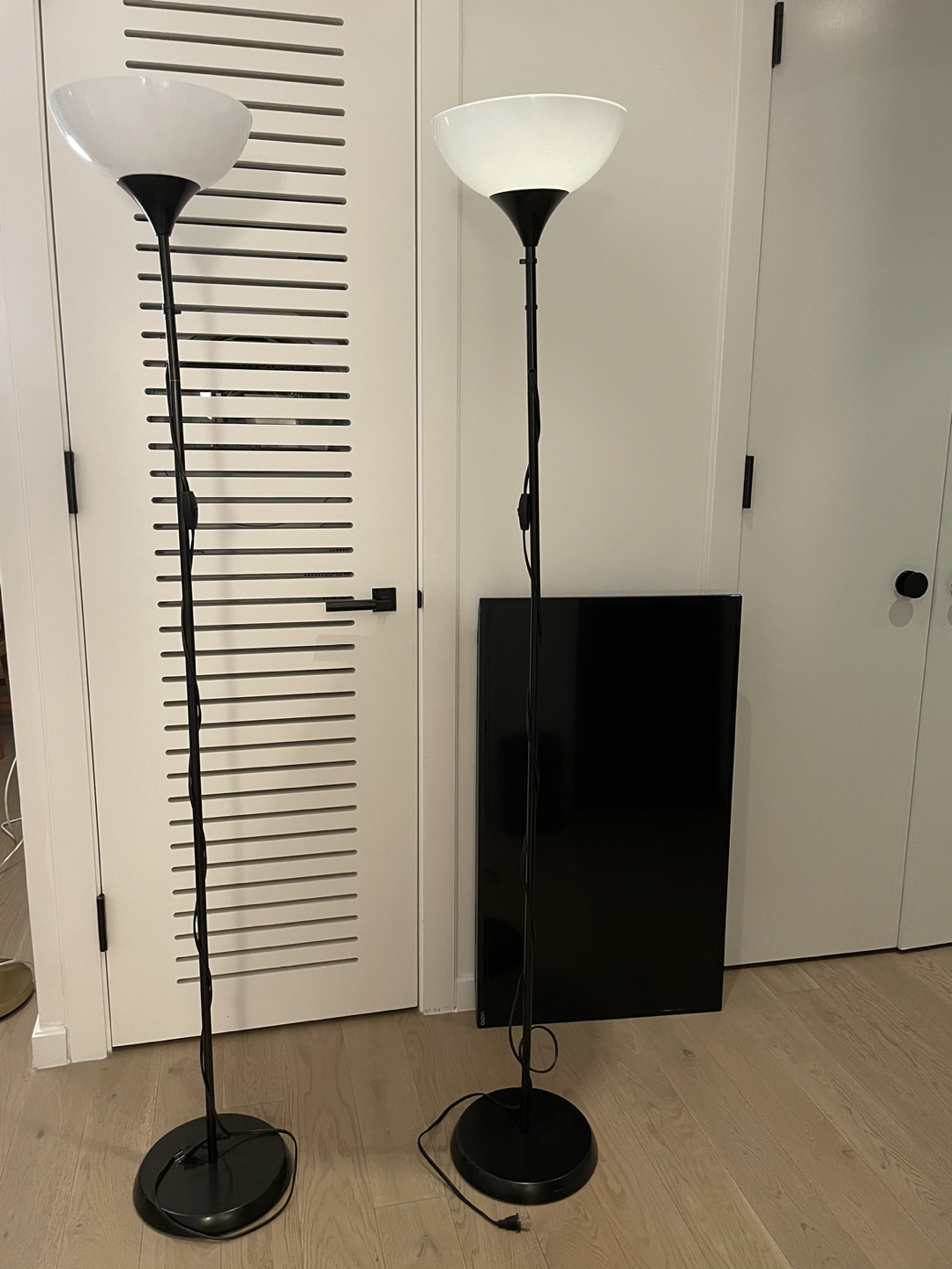Floor lamp (x2)