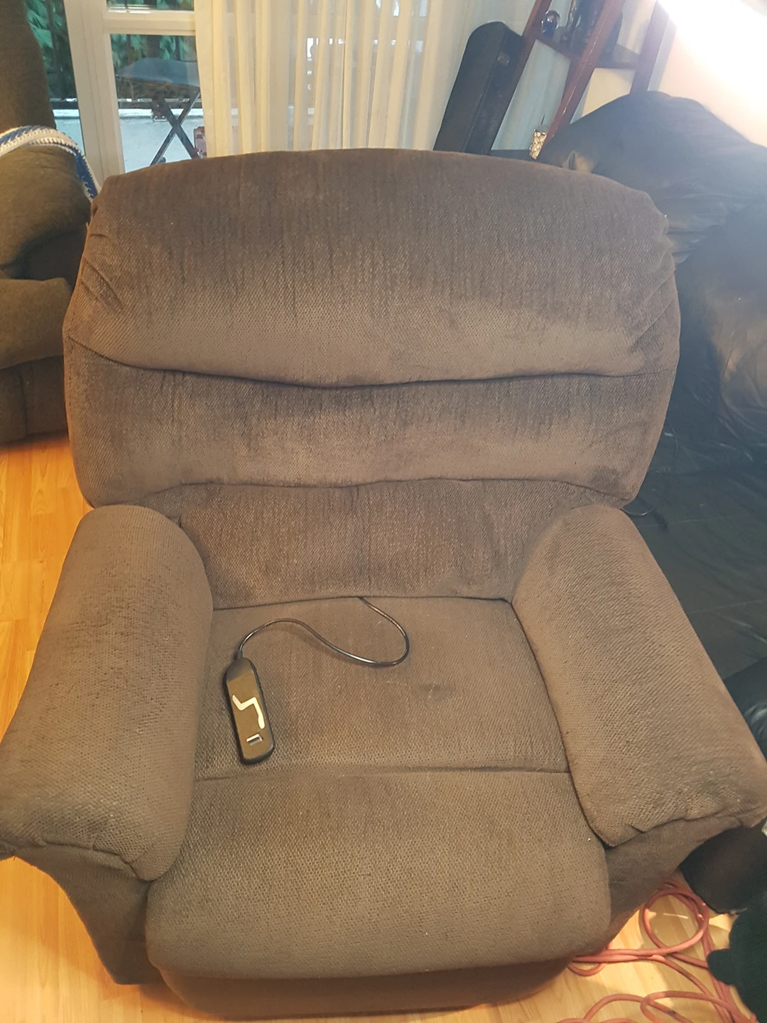 Excellent Condition Brown Power Recliner