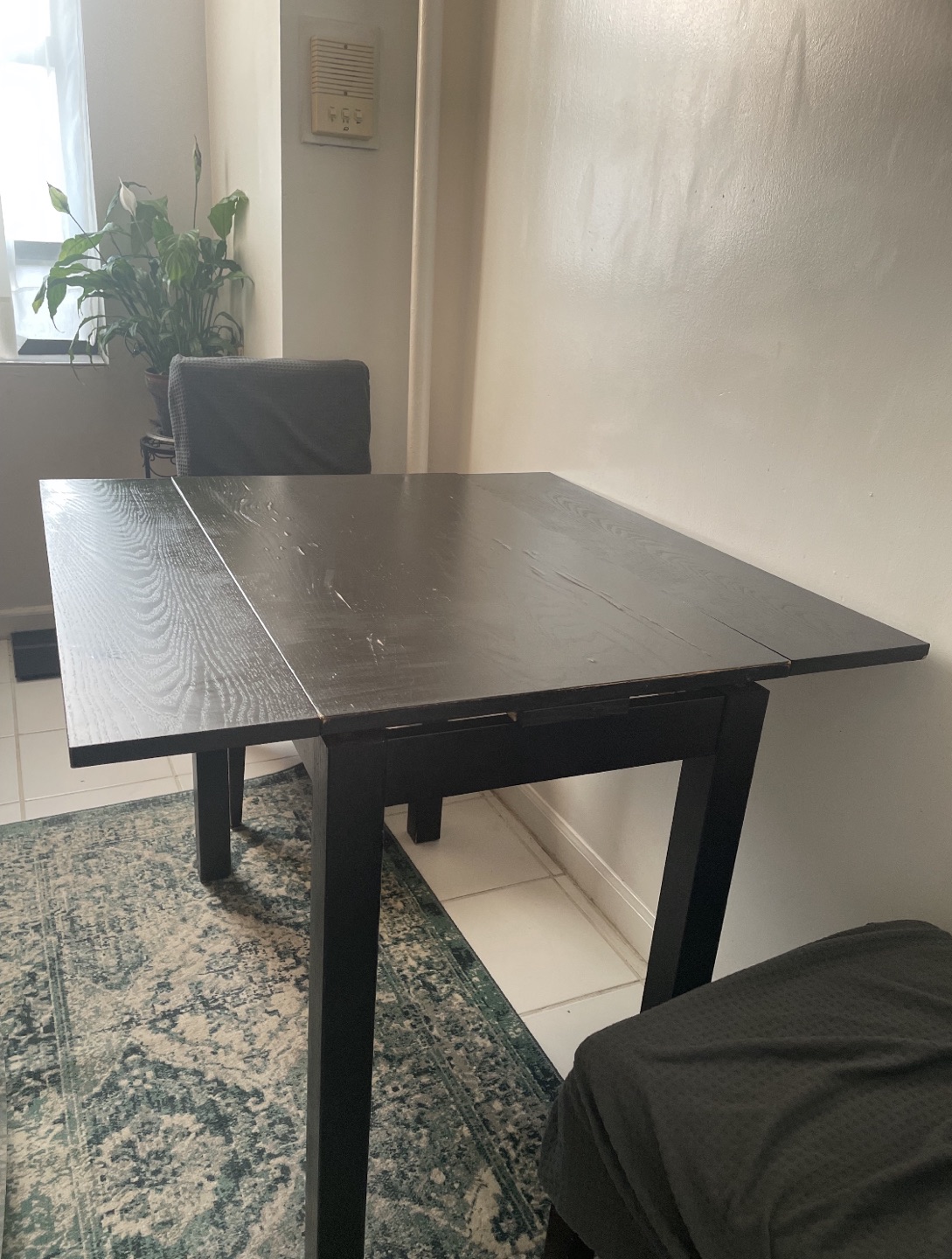 Table and chairs  - photo 2