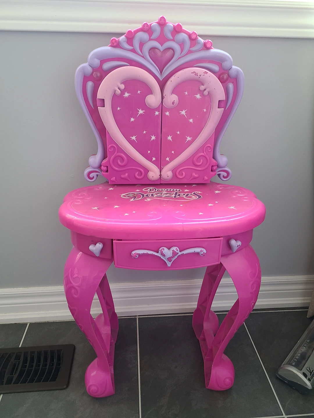 Dream Drazzlers Vanity and Stool with Lights and Mirror