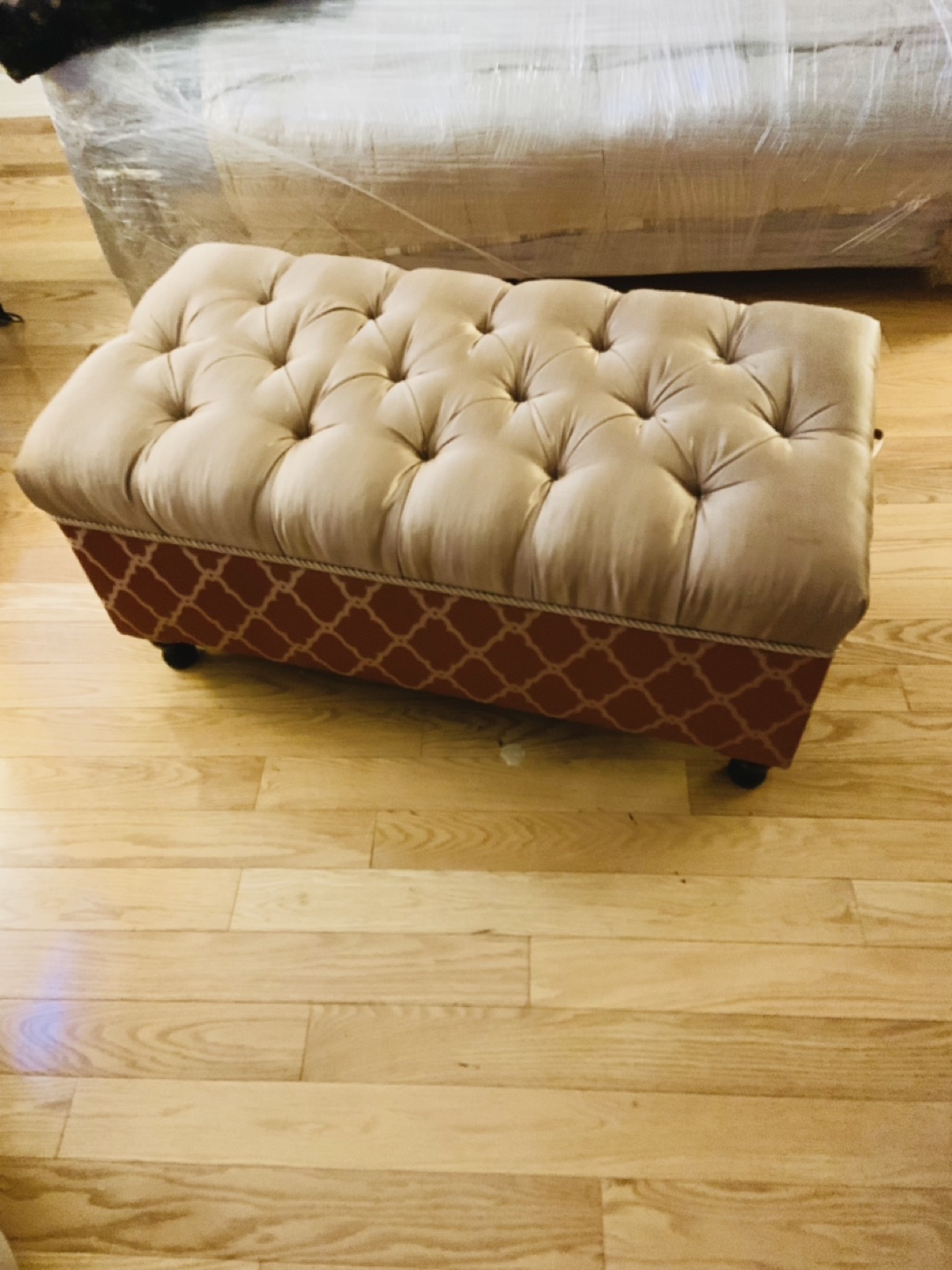 Upholstered storage ottoman. Approx 48x24x24 - photo 3
