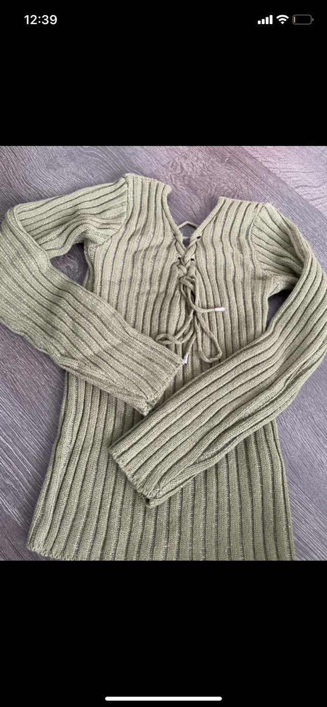 Moving Sale - Tops & Pants image indicator(7)