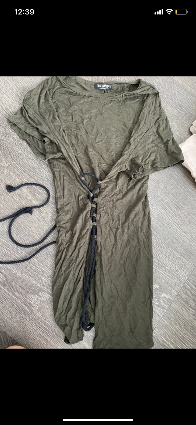 Moving Sale - Tops & Pants image indicator(8)