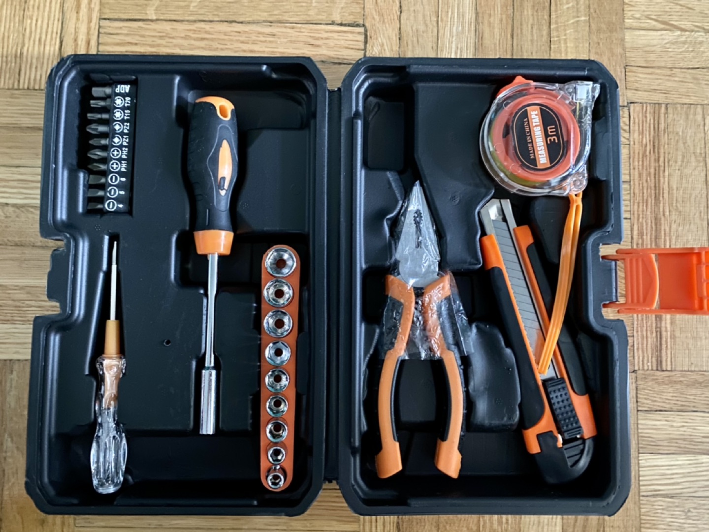 Home repair tools set thumbnail