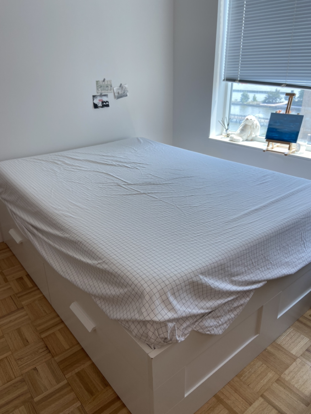 Bed frame + mattress
