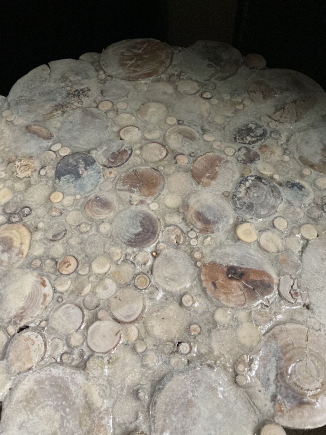 Live edge log side table image indicator(2)