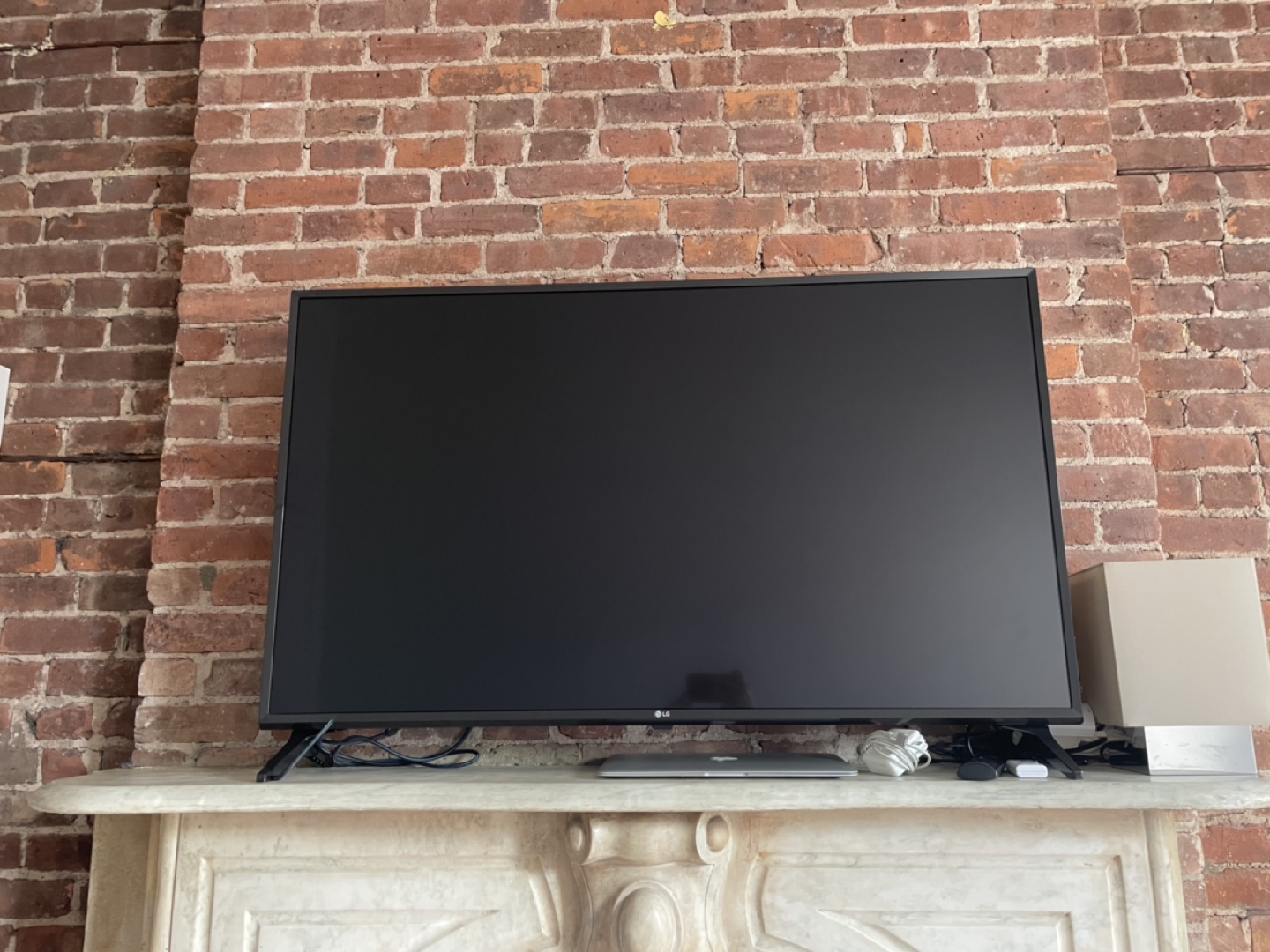 LG tv 49’ $100 