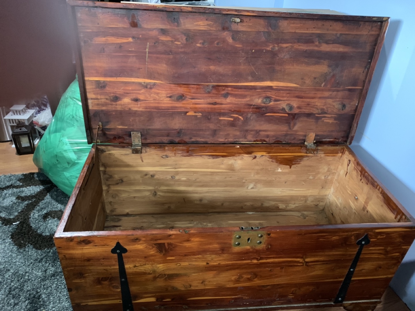 Cedar chest with wheels