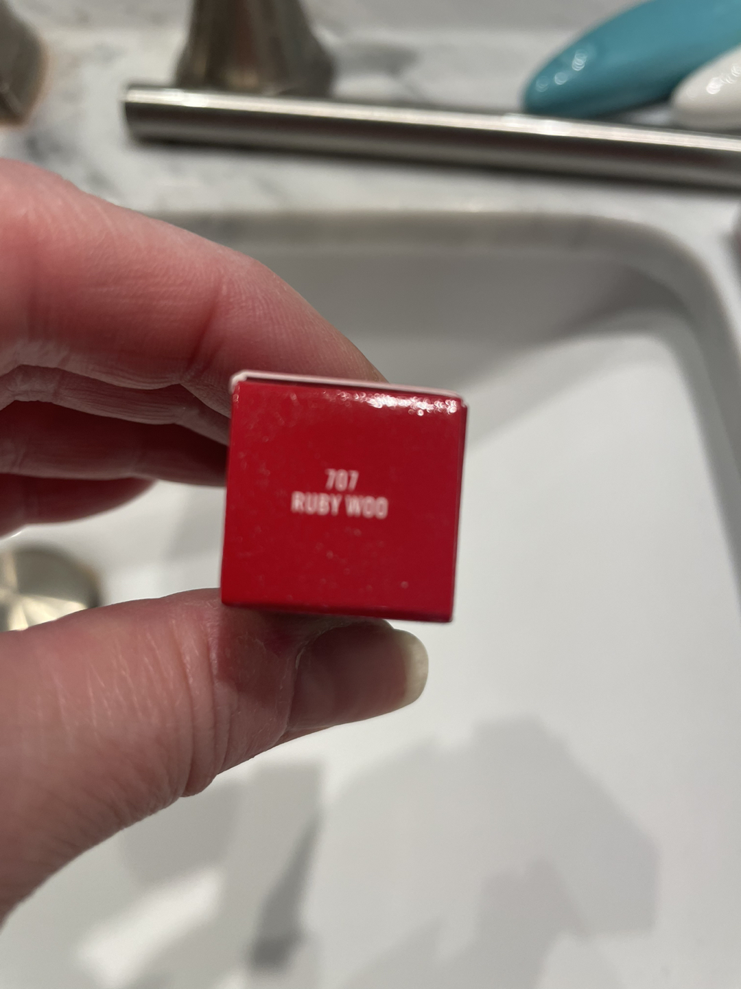 MAC lipstick - ‘Ruby Woo” image indicator(2)