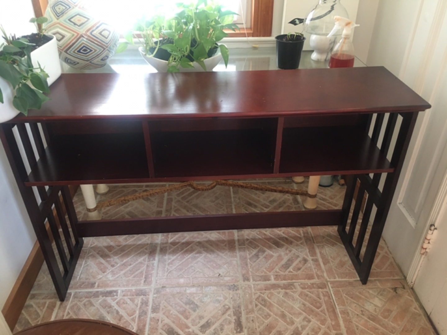 Accent entryway table  - photo 2