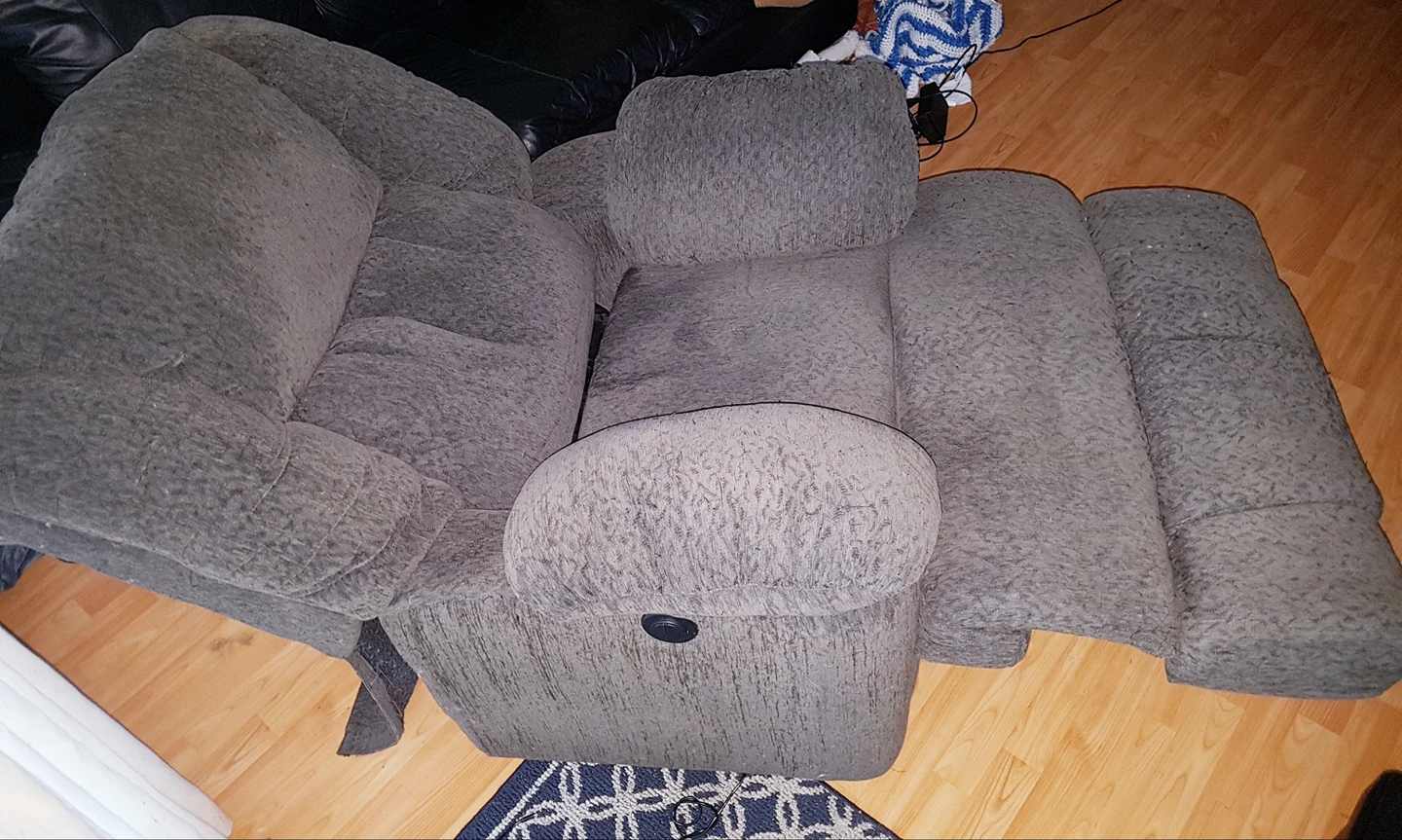 Very Comfortable Grey Power Recliner - photo 2