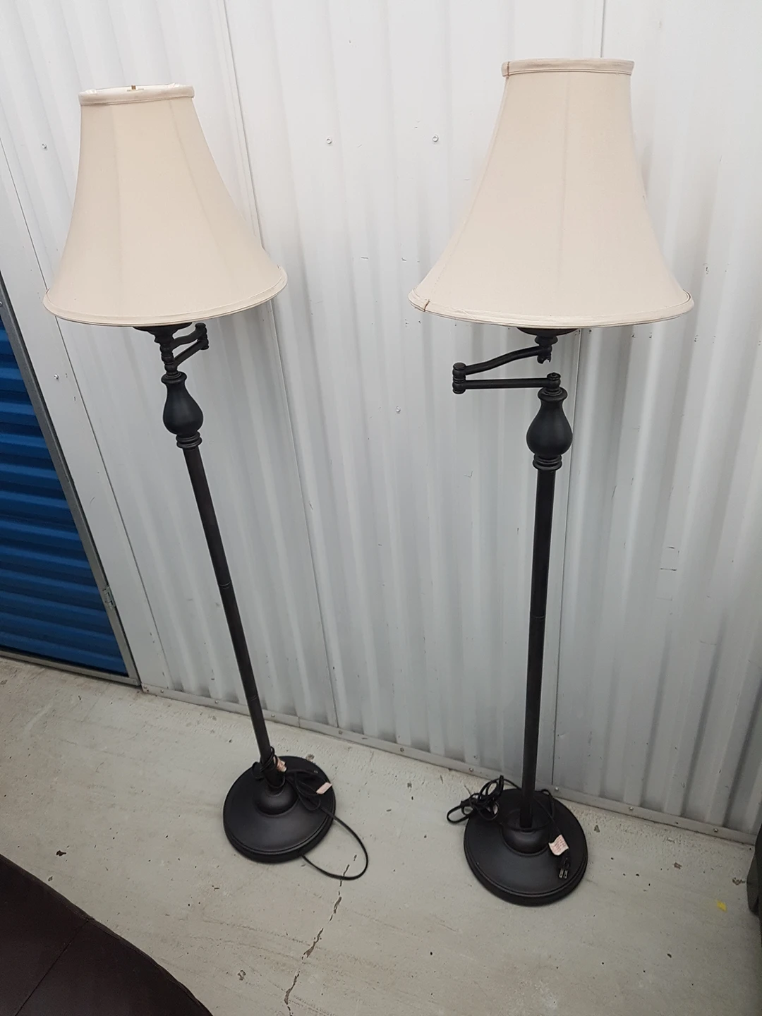 2 Floor Lamps with Shade - photo 3