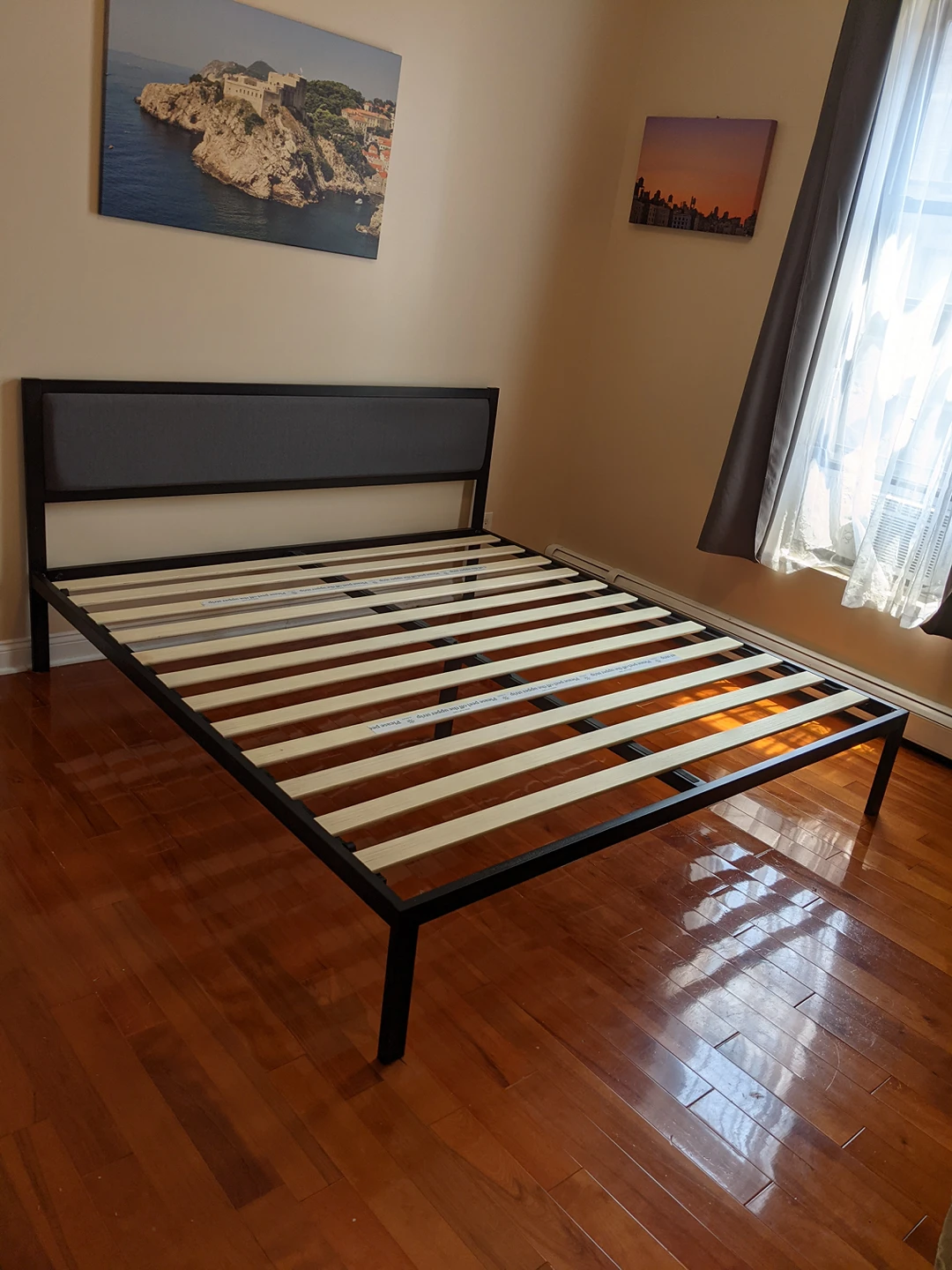 Zinus bedframe (king)