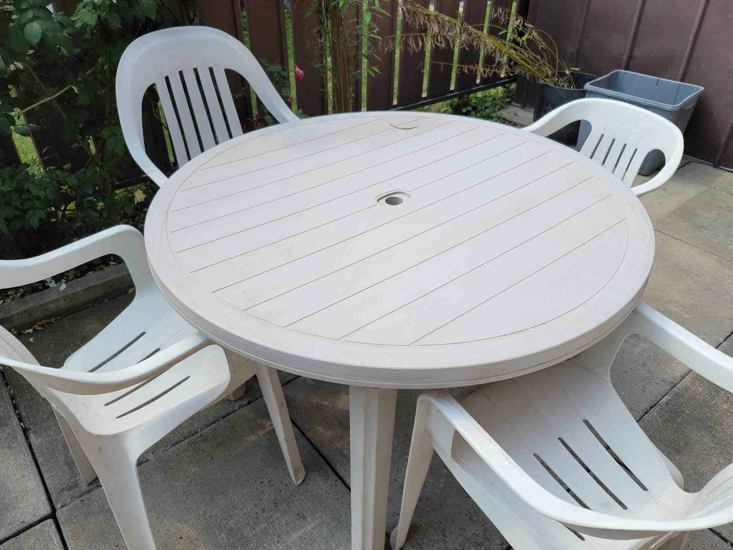 Patio Table with 4 Chairs - photo 2