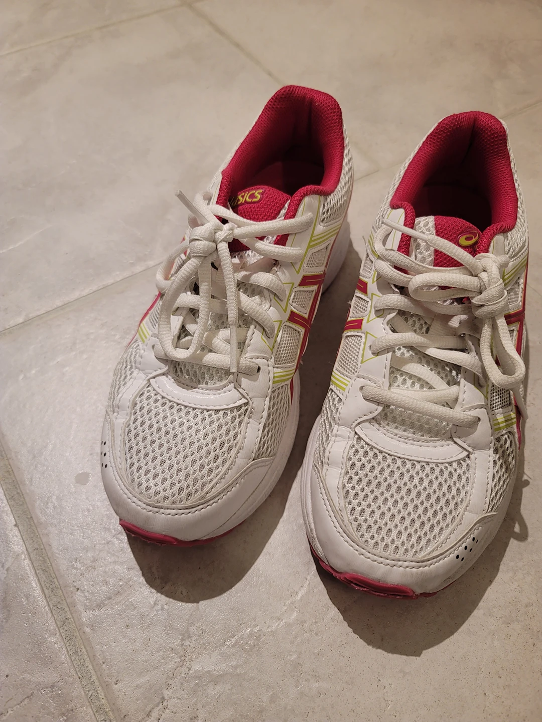 Indoor court shoes (size 38) thumbnail