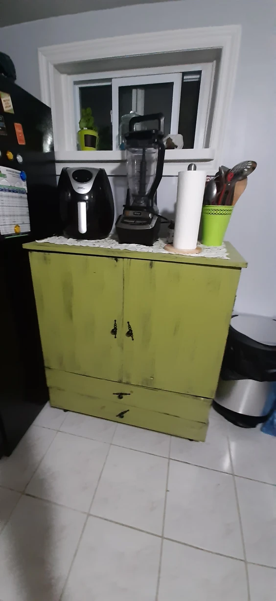 cabinet/hutch