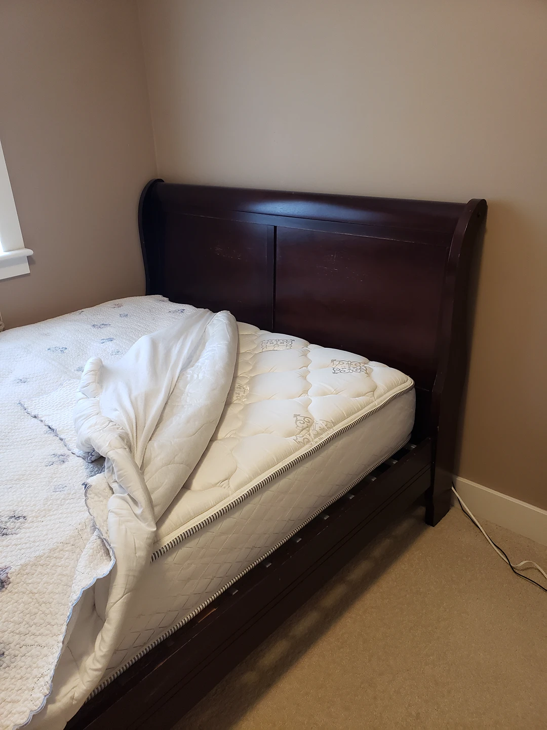 queen size bed and sely mattress thumbnail