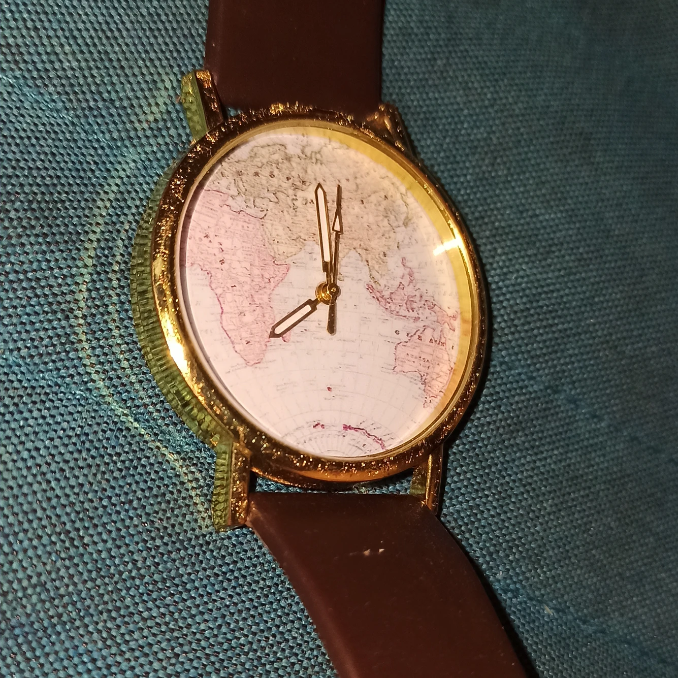 world map watch